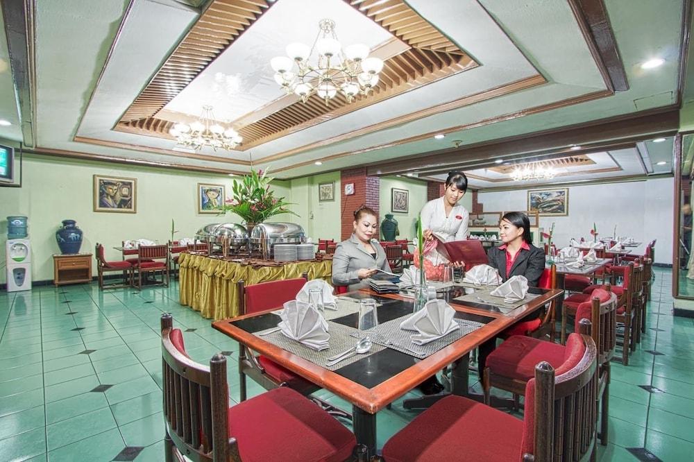 Sahid Kawanua Hotel 3*