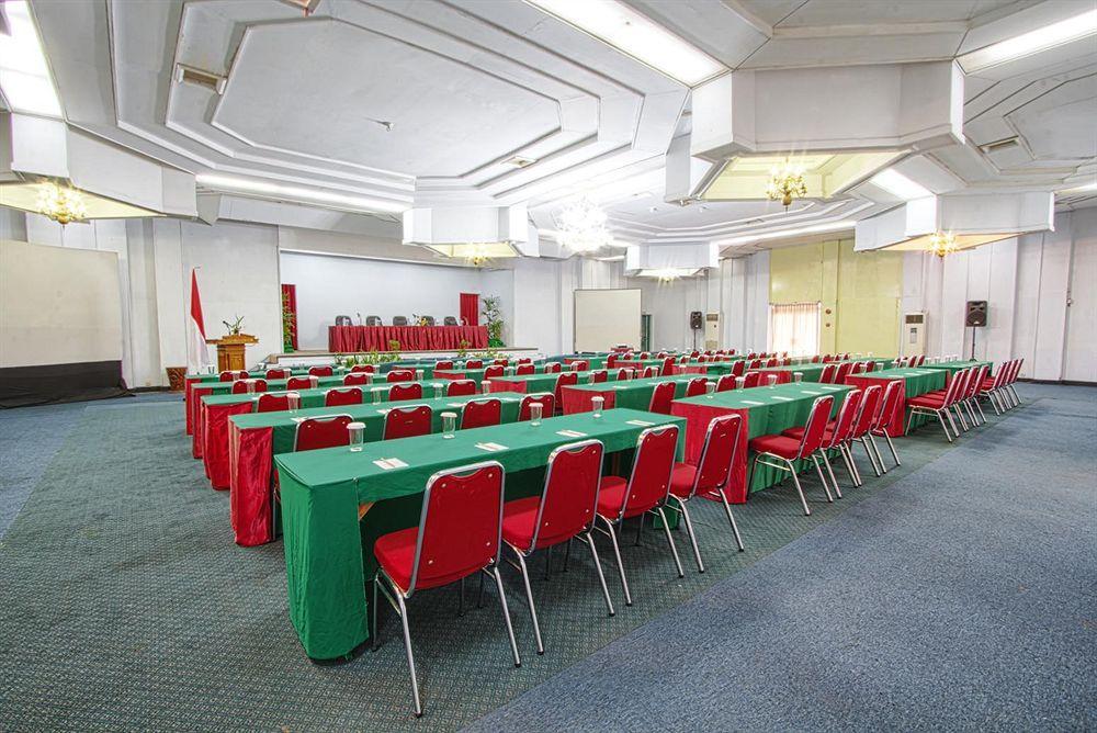 Sahid Kawanua Hotel 3*